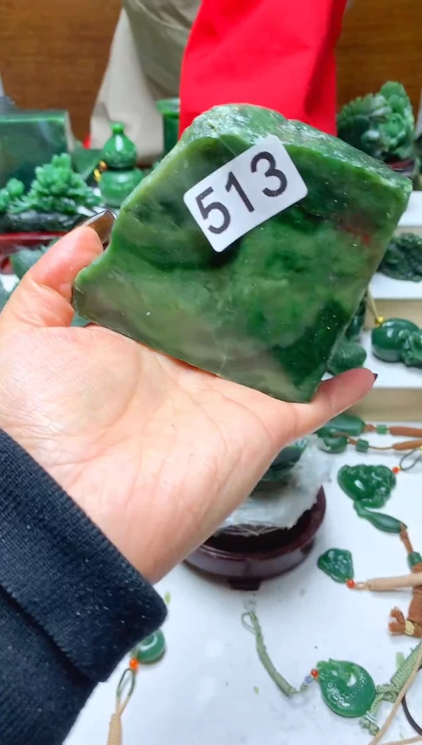 未镶嵌和田玉摆件1