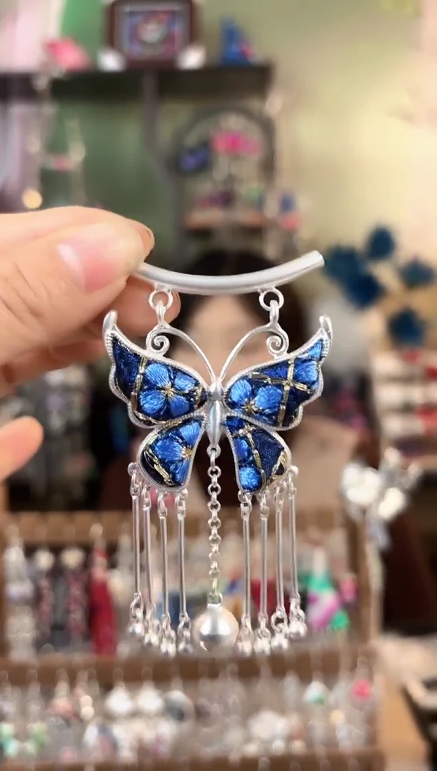 彩云南阁非遗老绣苗银饰品526