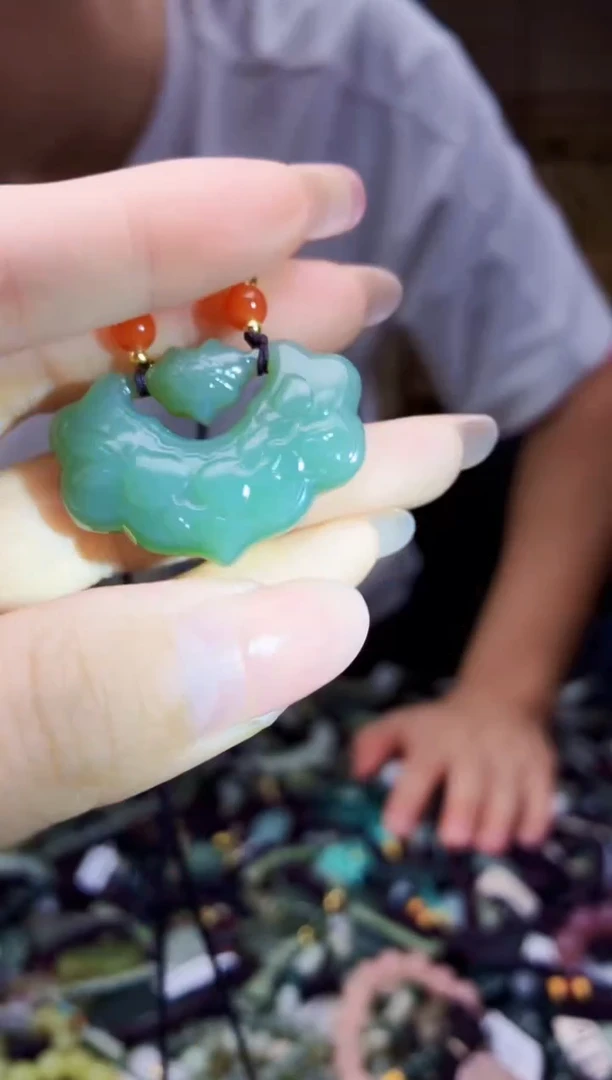 颈饰未镶嵌和田玉多样性发货，拍一发一