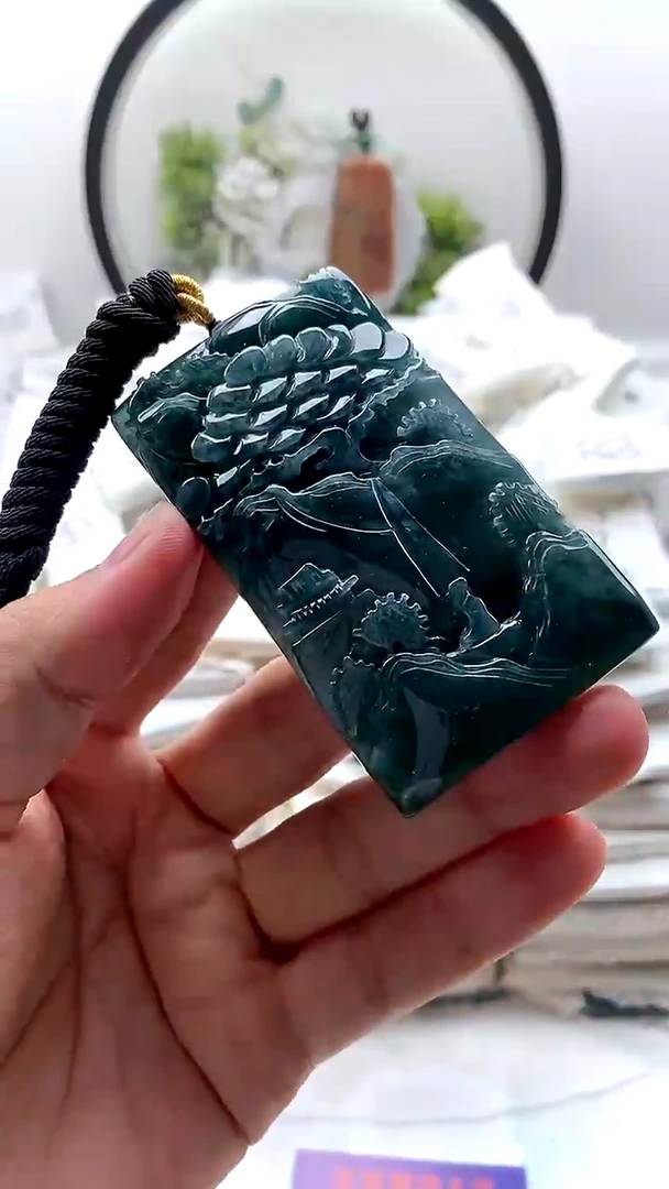 颈饰未镶嵌翡翠山水牌