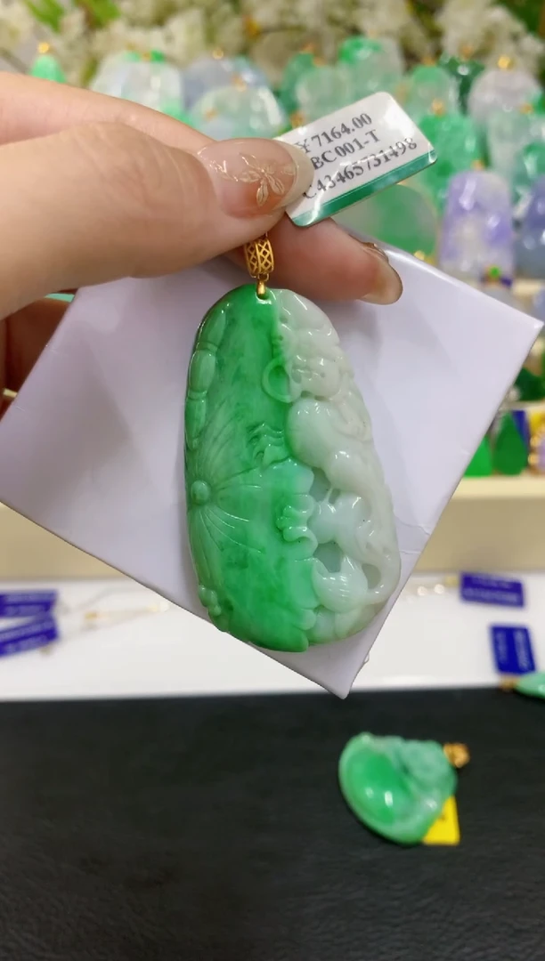 吊坠(不含链)18K金镶嵌翡翠挂件