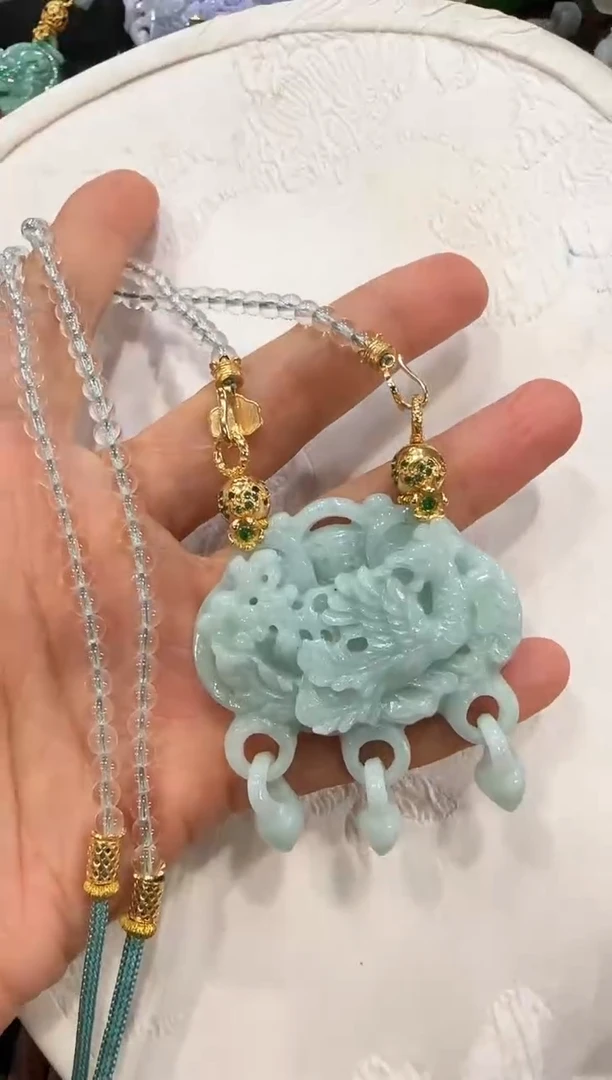 翡翠未镶嵌颈饰国风