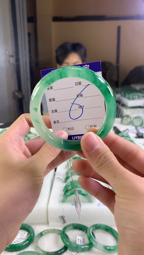 未镶嵌手镯石英质玉（非洲翠）花*娘1