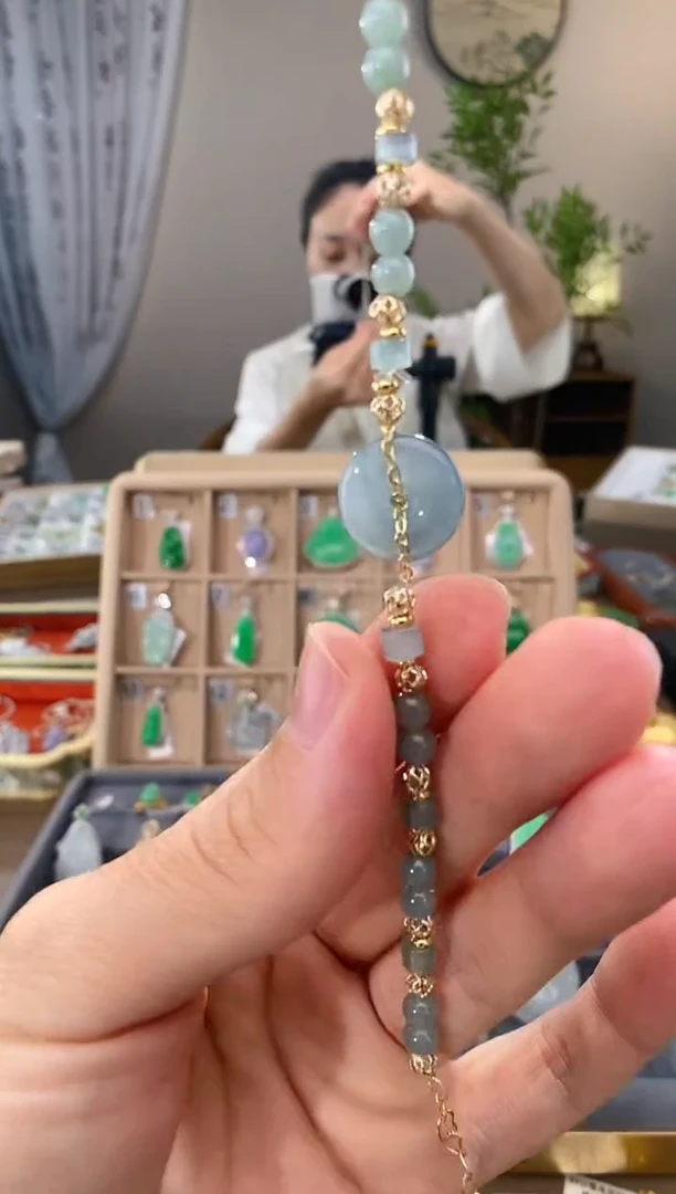 翡翠未镶嵌吊坠(不含链)手链