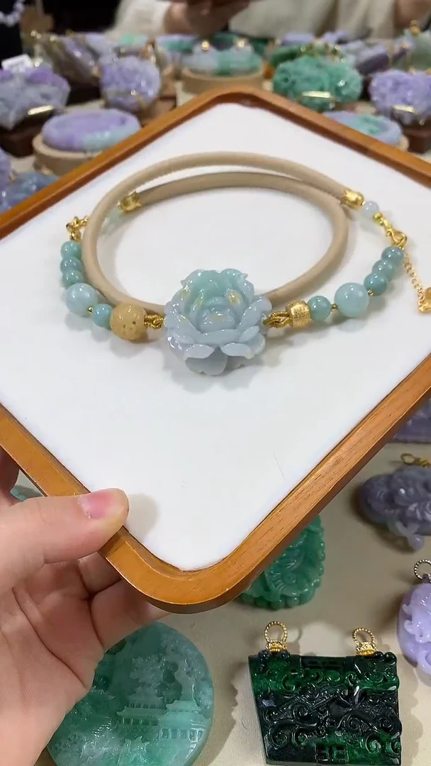 颈饰未镶嵌翡翠吊坠