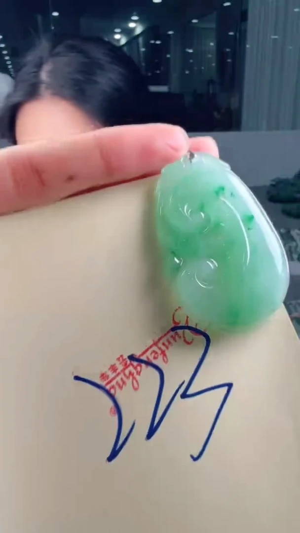 吊坠(不含链)未镶嵌石英质玉（非洲翠）如意223