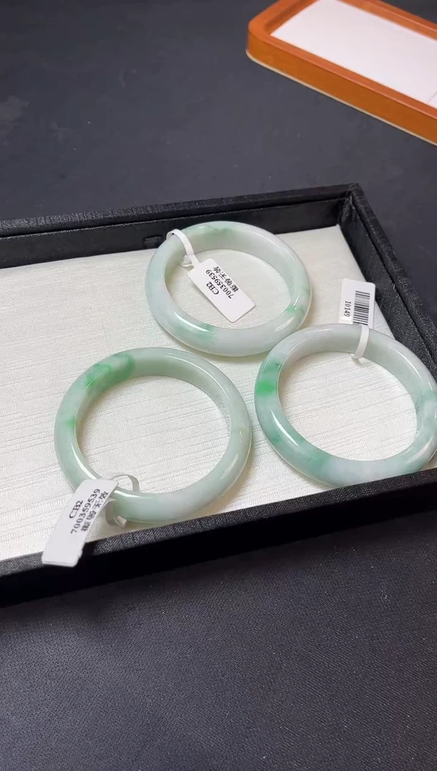 未镶嵌手镯翡翠熠****?10149/多样性发一个