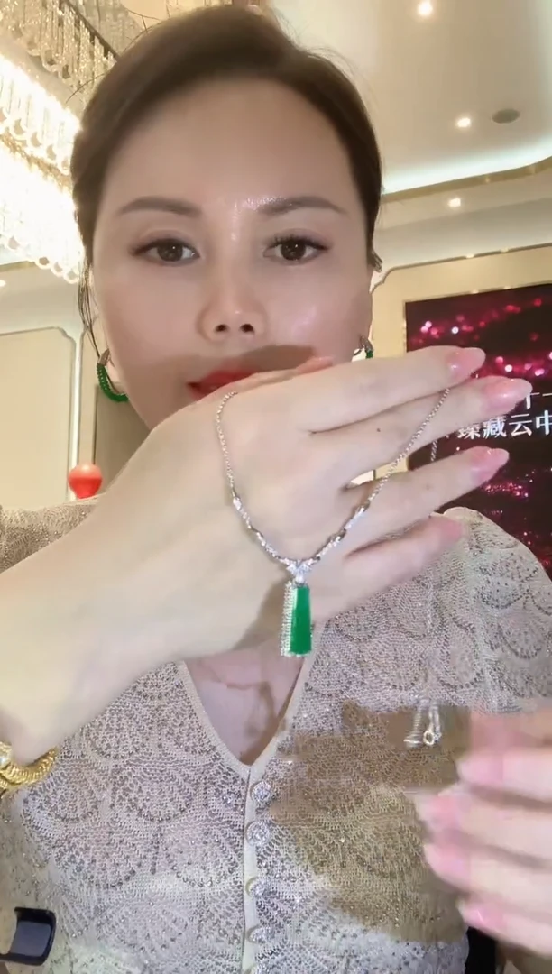 套链18K金镶嵌翡翠A70