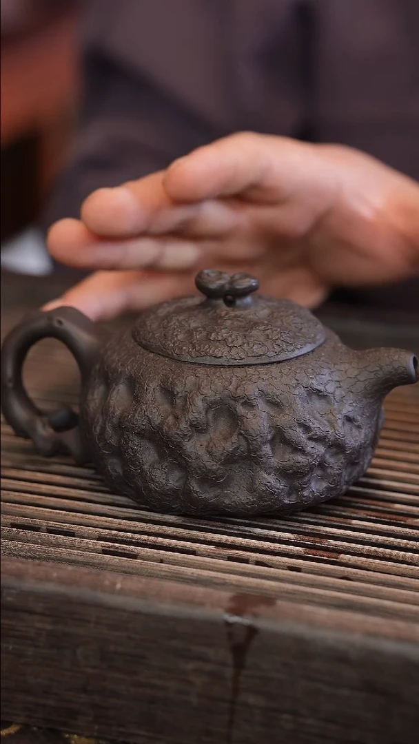 茶壶紫砂供春 黑金砂 260cc