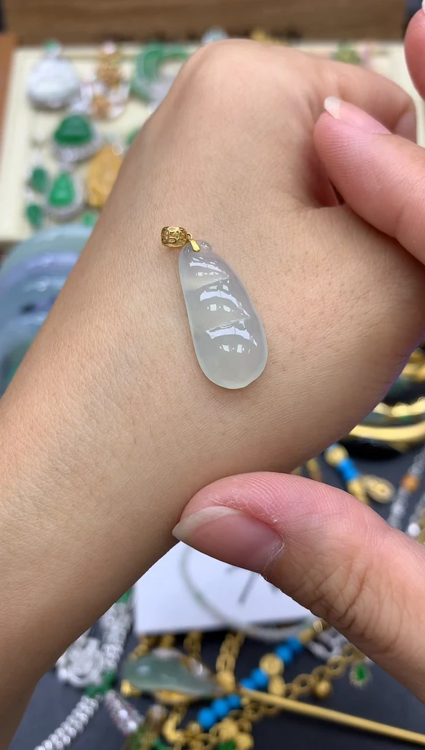 翡翠18K金镶嵌颈饰30-中国好珍宝
