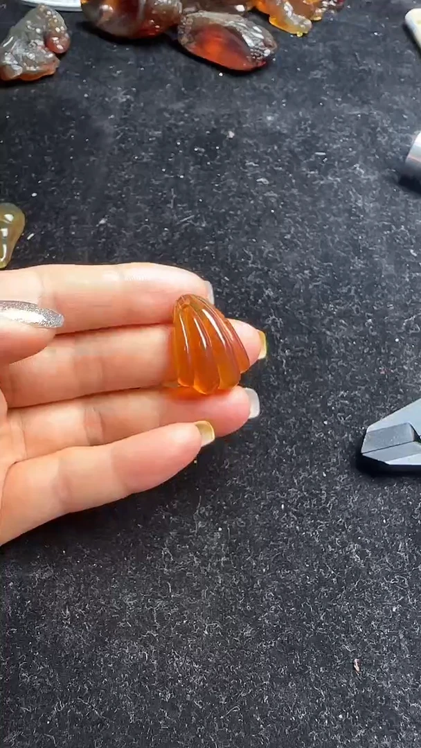 未镶嵌颈饰琥珀03