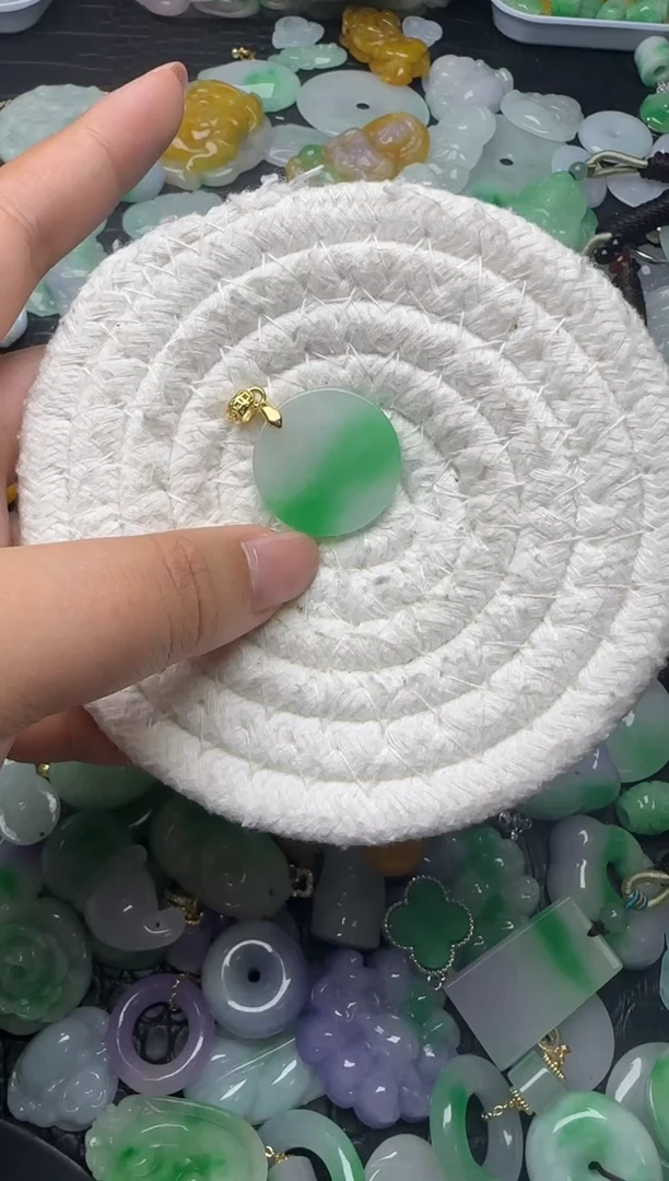 颈饰未镶嵌翡翠缅甸翡翠吊坠