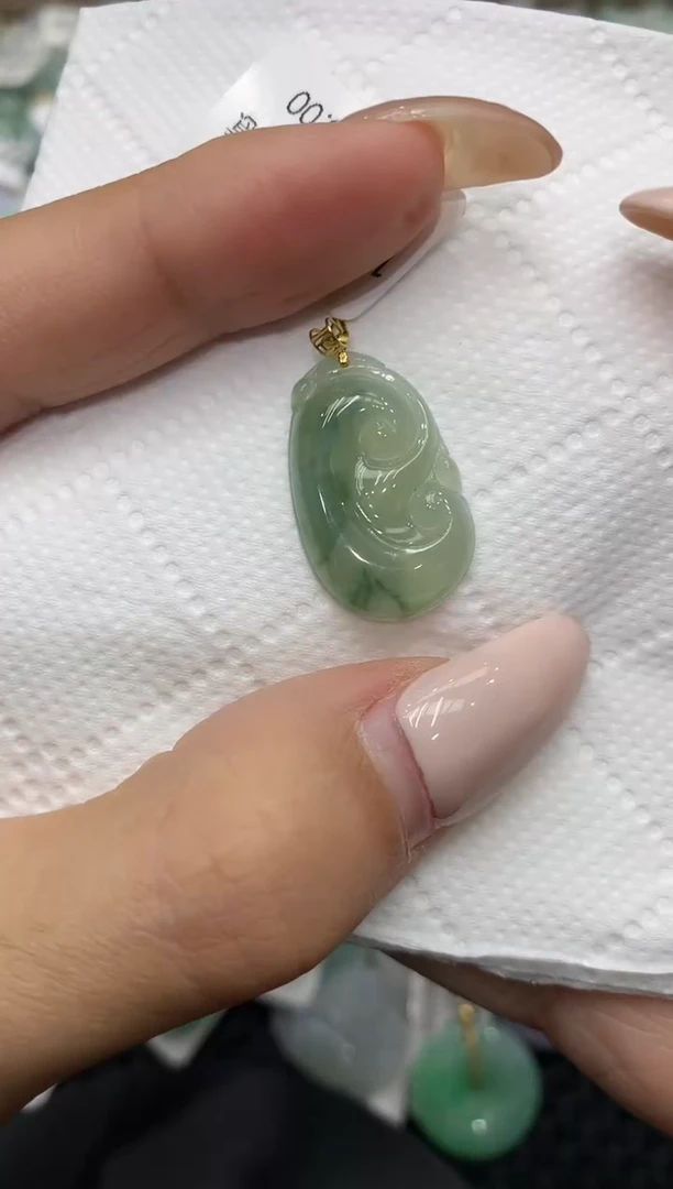 颈饰18K金镶嵌翡翠111111111111