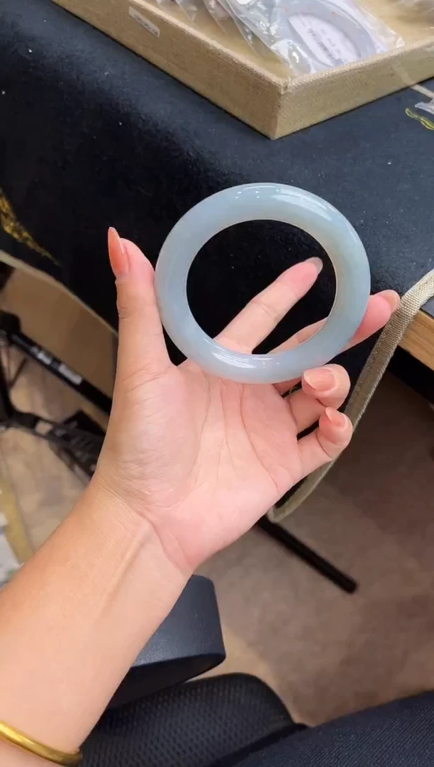 未镶嵌手镯翡翠手镯