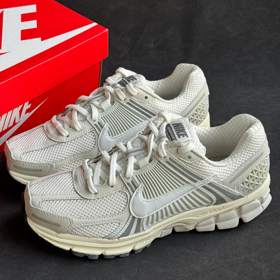 NIKE/耐克ZOOM VOMERO 5男款低帮灰色复古训练跑步运动鞋官方正品