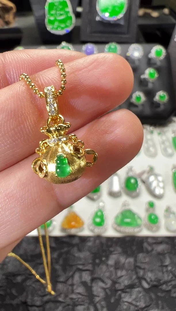 项链18K金镶嵌翡翠高冰甜阳绿葫芦钱袋吊坠滴溜