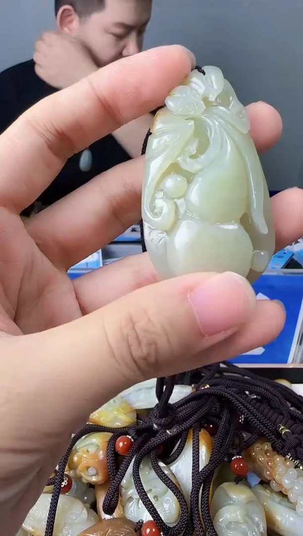 和田玉未镶嵌颈饰1