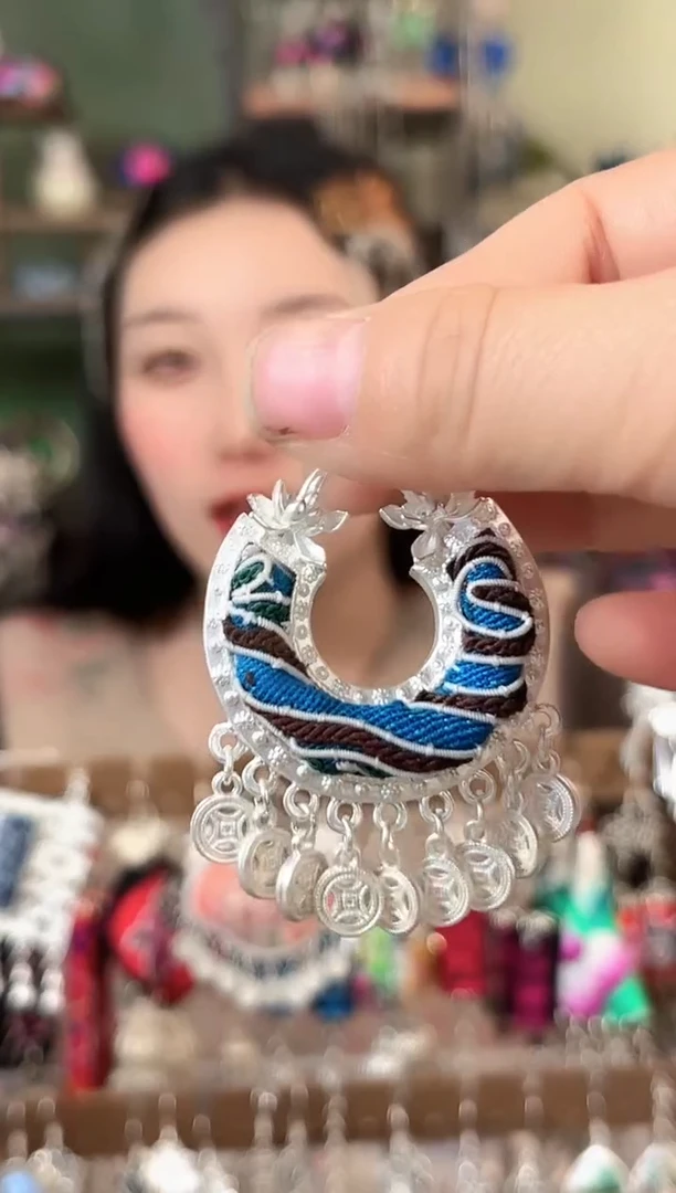 彩云南阁非遗老绣苗银饰品264