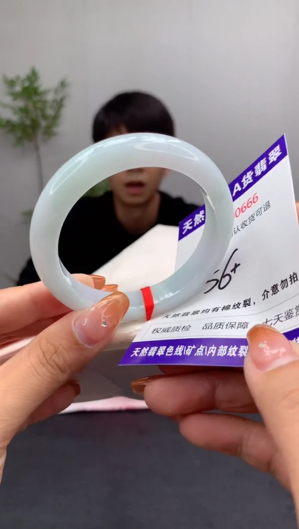 未镶嵌手镯翡翠有纹，完美者勿拍