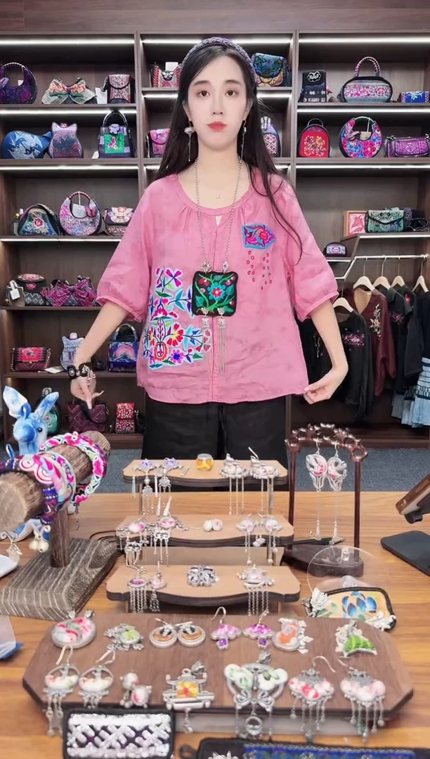 织绣A3蒙阿苏苗绣传承店