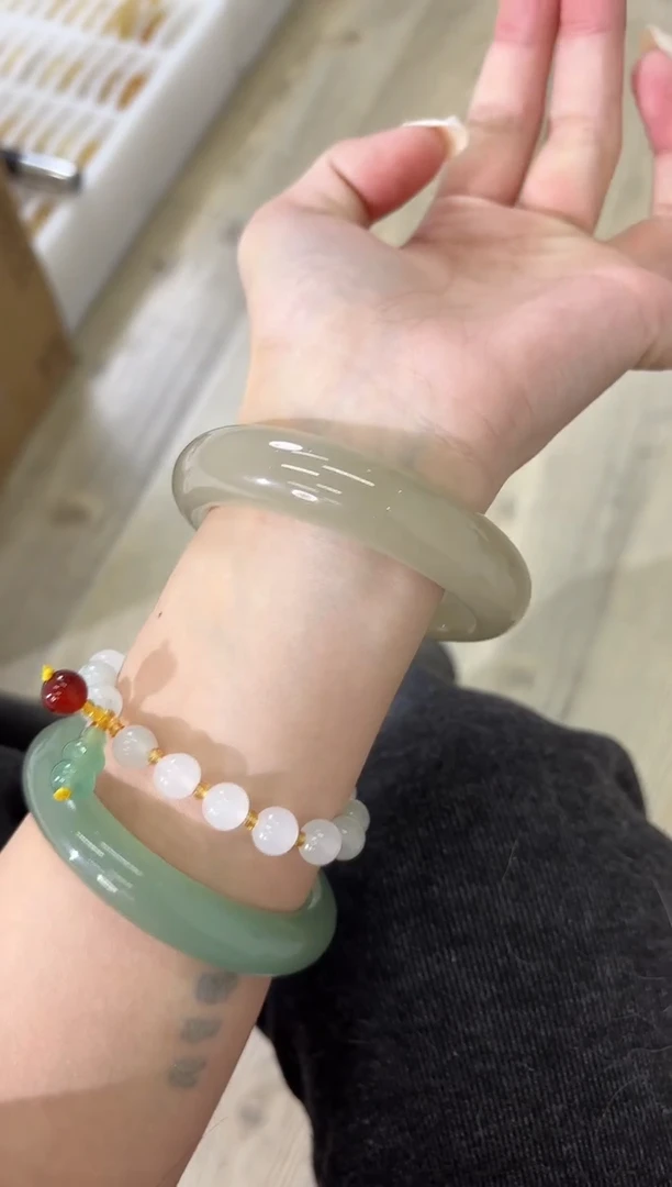 未镶嵌手镯石英质玉13-58D