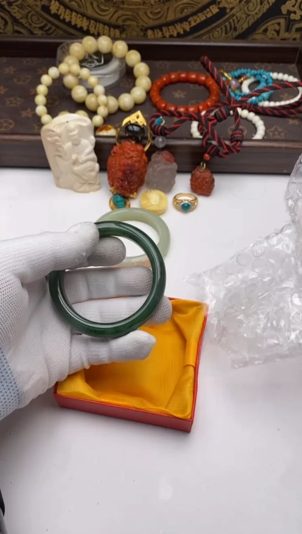 未镶嵌手镯和田玉和田玉手镯