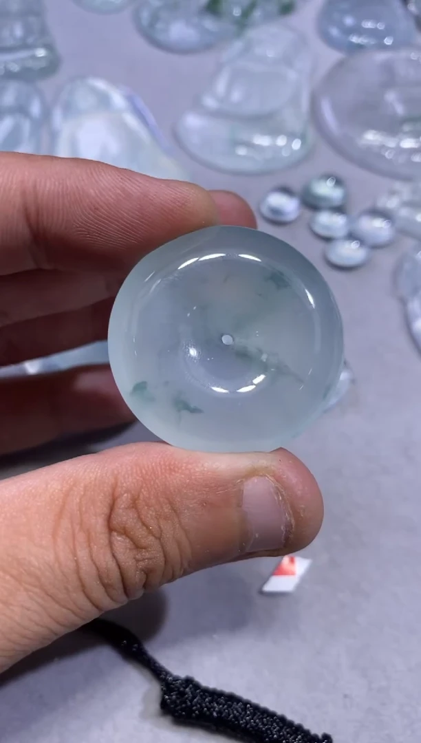 吊坠(不含链)未镶嵌翡翠扣子12500     34.6  5.5