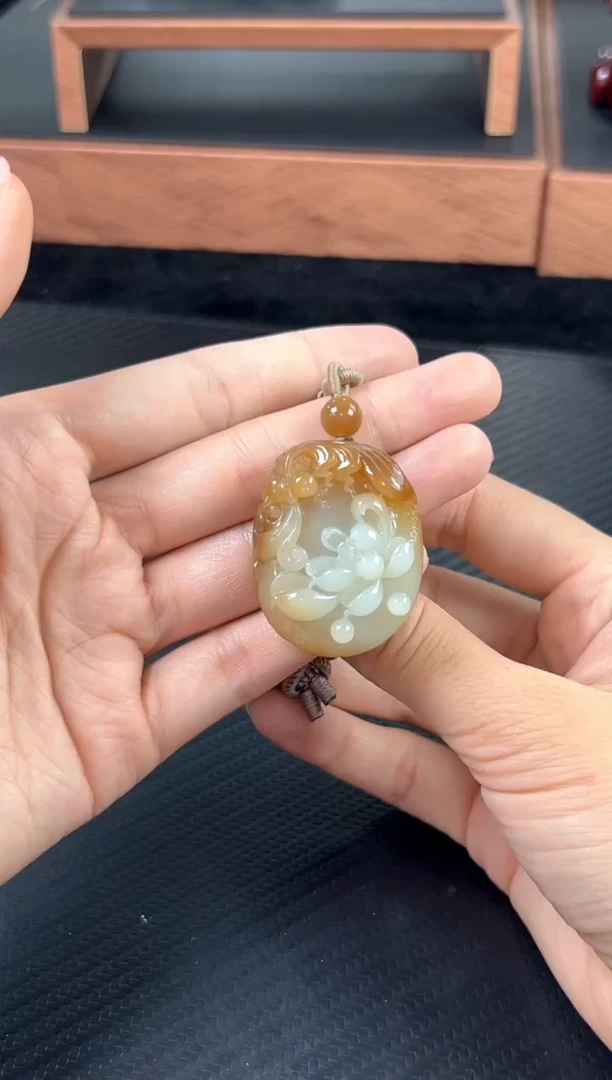 和田玉未镶嵌吊坠(赠链)若羌微色差吊坠