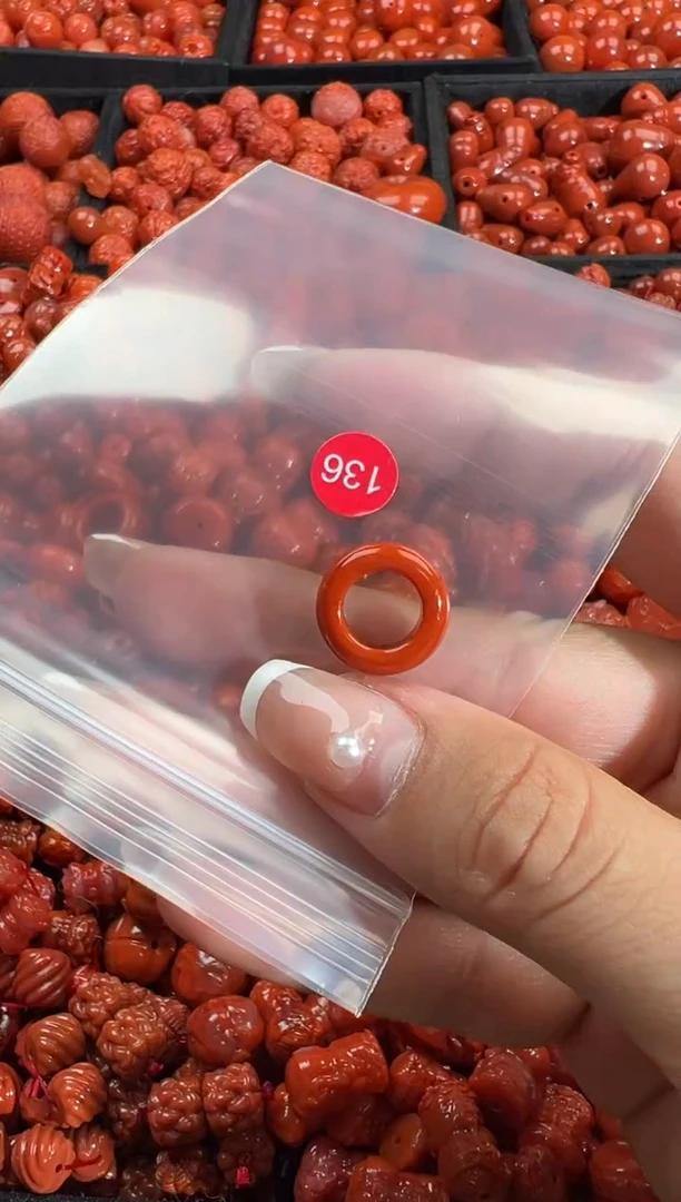 颈饰未镶嵌南红玛瑙1