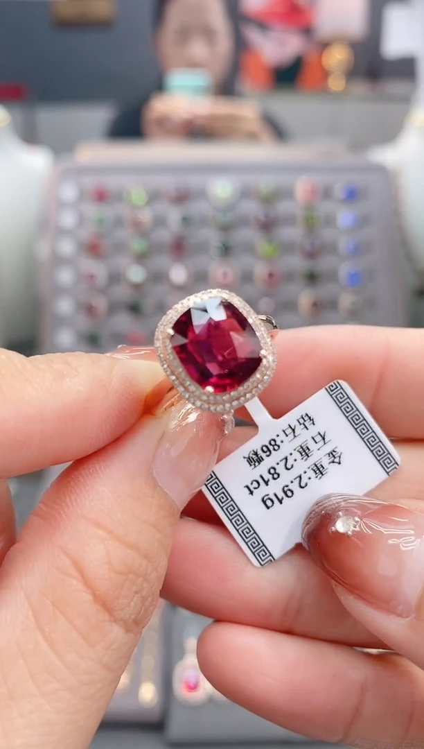 18K金镶嵌戒指碧玺2.81