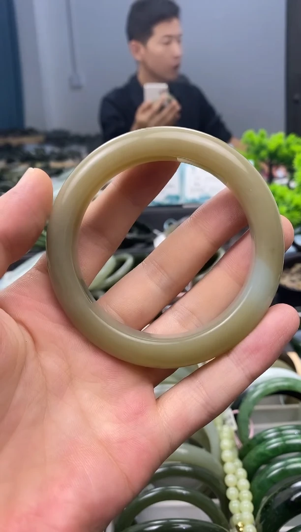 未镶嵌手镯和田玉60