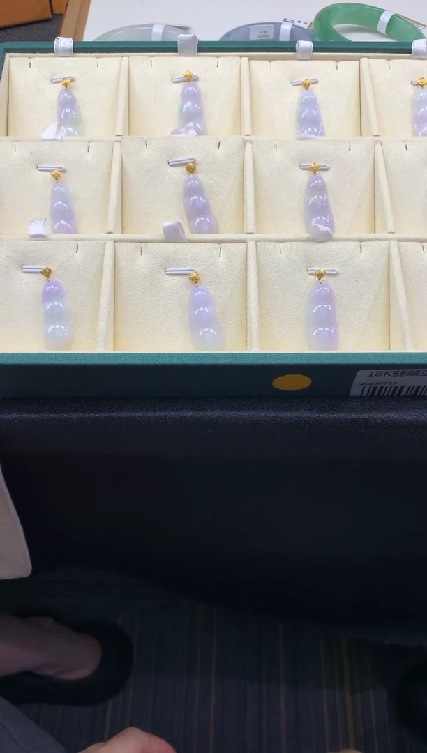 翡翠18K金镶嵌颈饰FA44 翡翠豆子 多样性发其一赠银链