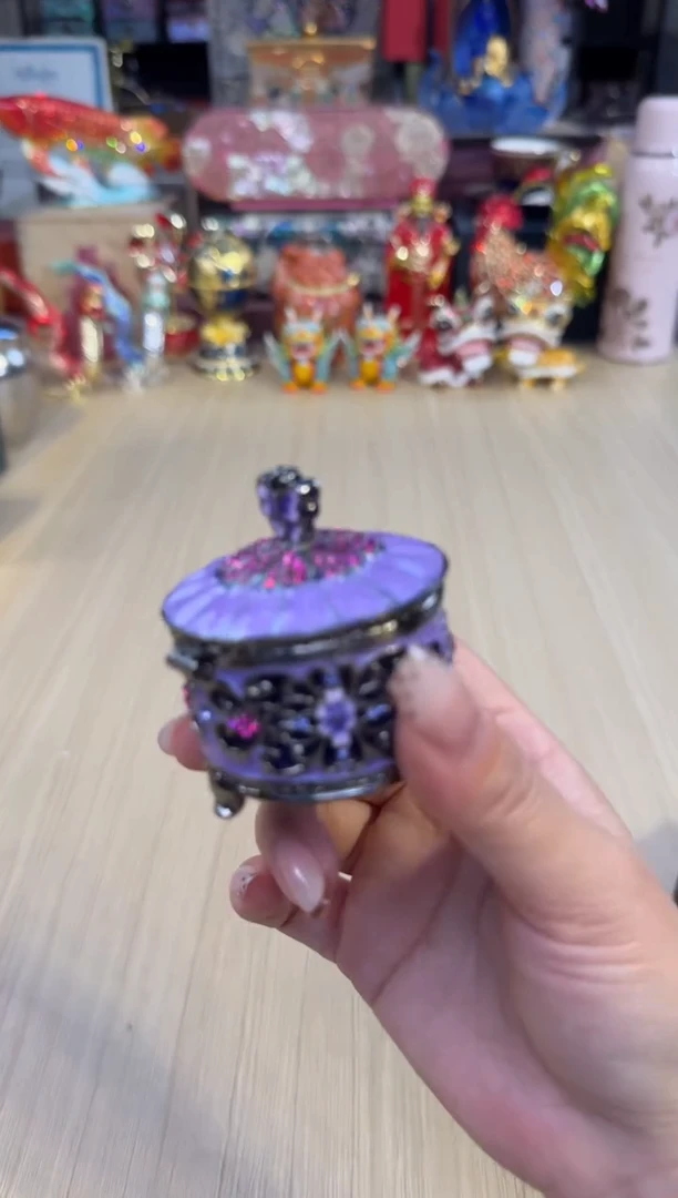 59七宝联名紫色蝴蝶圆盒