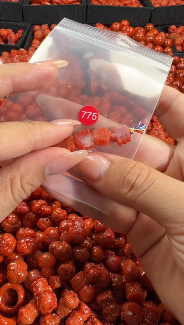 颈饰未镶嵌南红玛瑙1