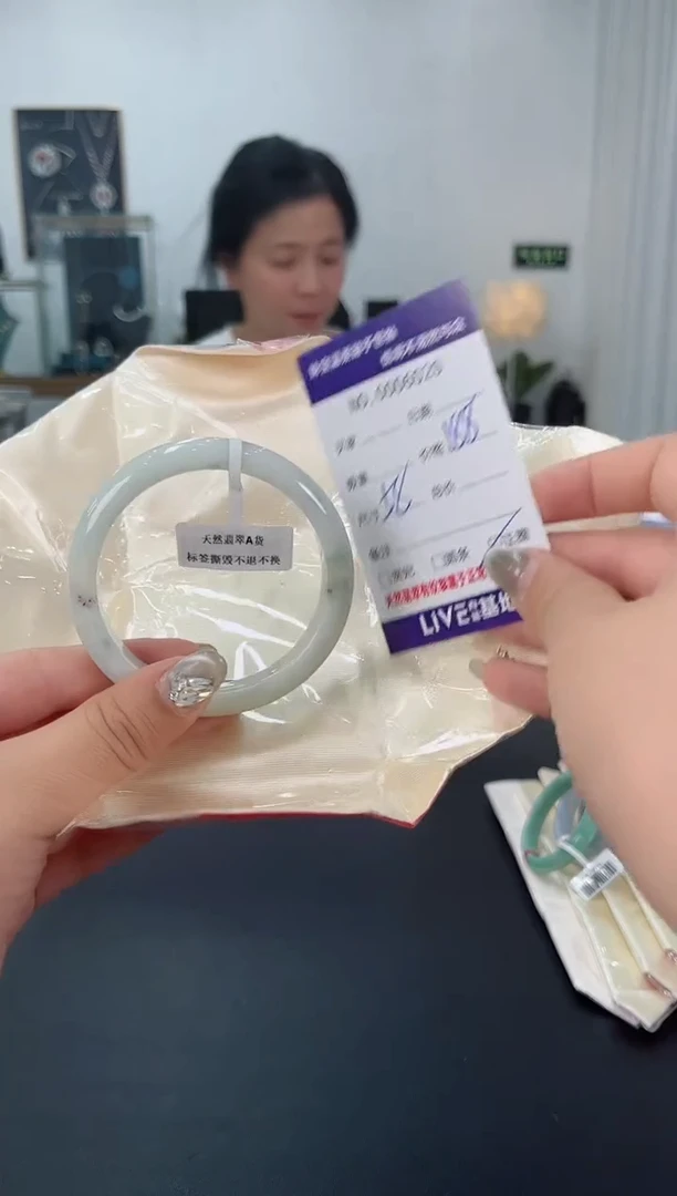 【闪购商品】翡翠手镯未镶嵌天然翡翠A货