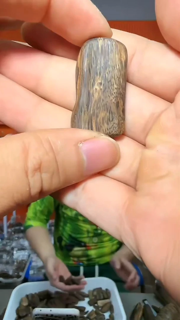 沉香吊坠84号红土多样性发一