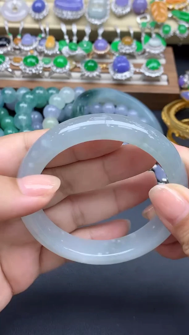 翡翠手镯未镶嵌范****8552-春日珠宝