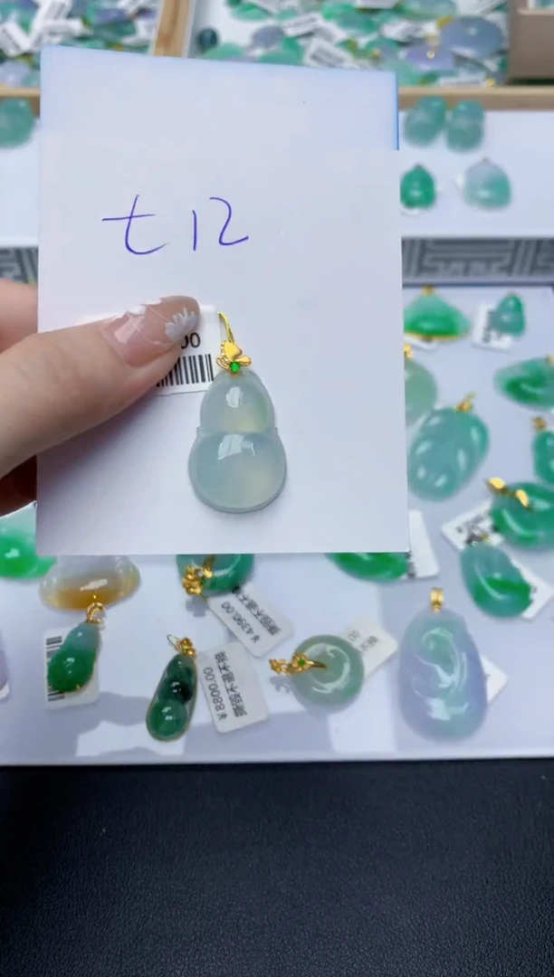 翡翠18K金镶嵌颈饰11111111