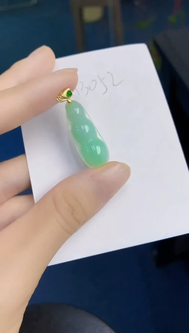 翡翠未镶嵌颈饰000000000