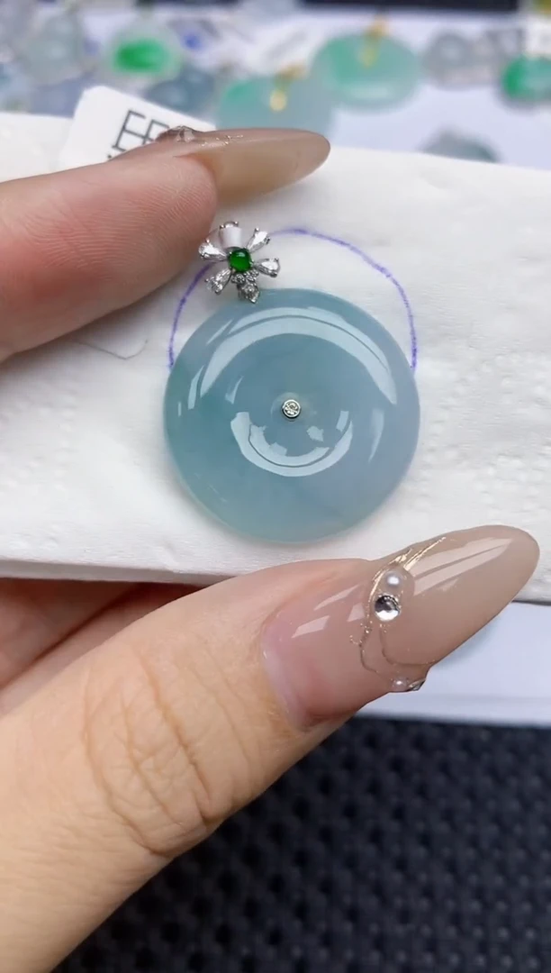 颈饰18K金镶嵌翡翠62   天然翡翠A货  百元以上9米证书费自理