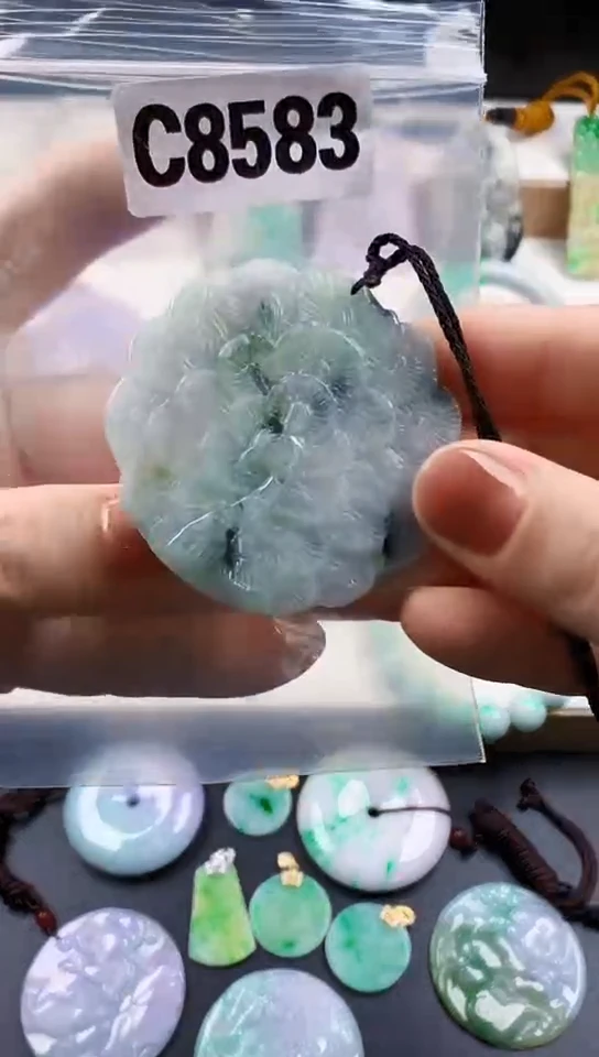 翡翠未镶嵌颈饰天然翡翠吊坠挂件