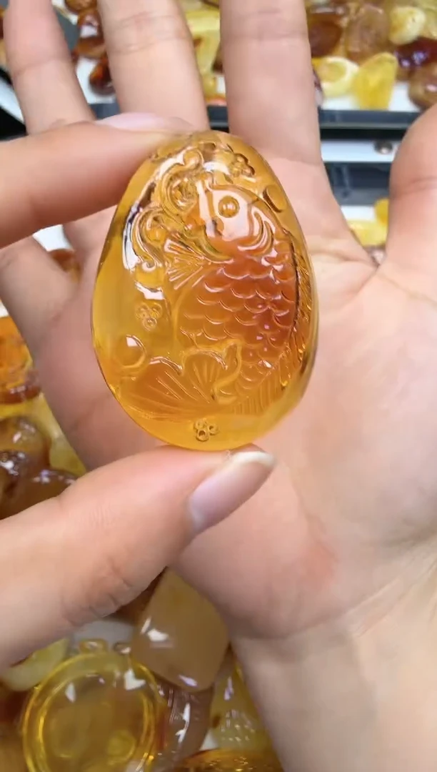 裸石琥珀未镶嵌如图