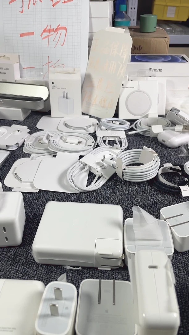 准新品25w港版无线磁吸充