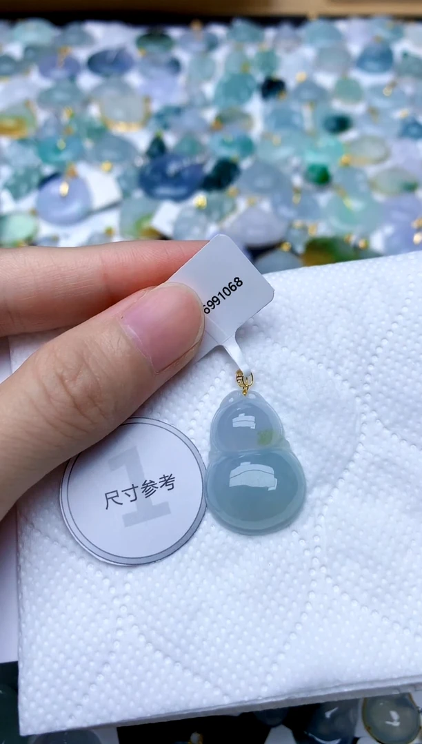 颈饰18K金镶嵌翡翠天然A货翡翠