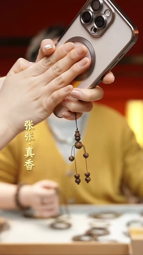 【闪购商品】沉香吊坠海南莺歌绿棋手机链