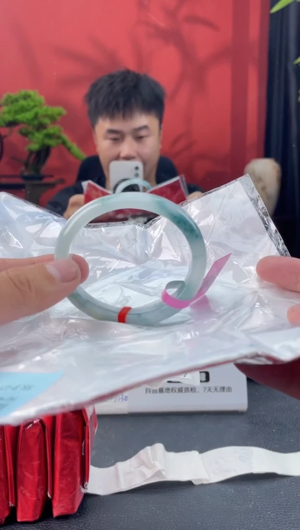 未镶嵌手镯（贵妃镯）翡翠5