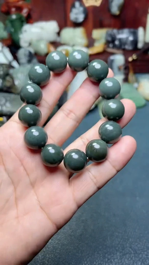 和田玉未镶嵌把件-