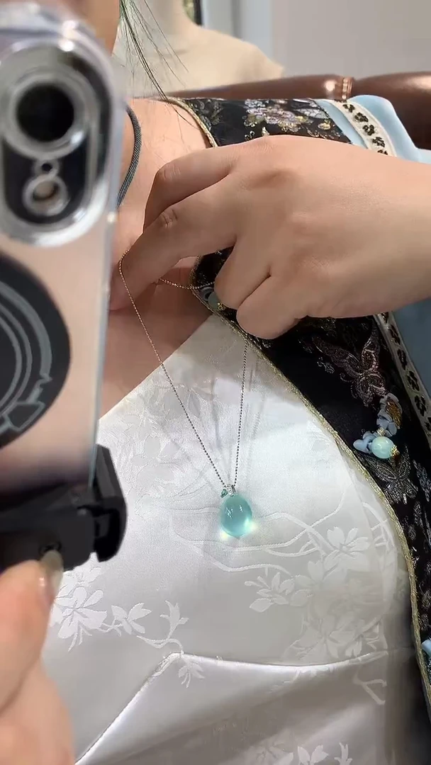 蛇纹石玉未镶嵌颈饰佳****?吊坠