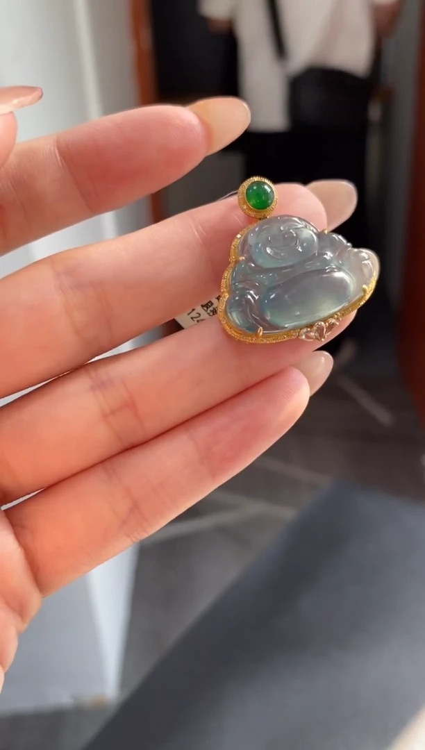 颈饰18K金镶嵌翡翠佛