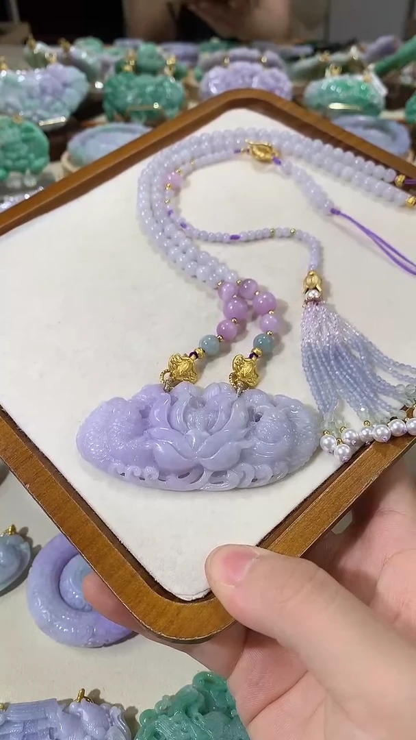 颈饰未镶嵌翡翠吊坠